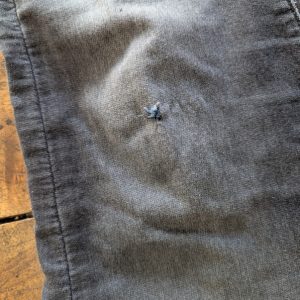 Réparation d'un trou de jean (max 4cm)